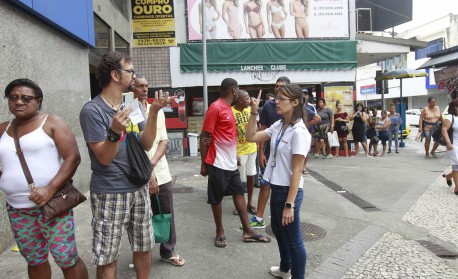 Fila na agencia da Caixa Economica para retirar emprestimo no Auxilio Brasil. Movimentação na agência do Meier, Zona Norte do Rio. - Reginaldo Pimenta / Agencia O Dia