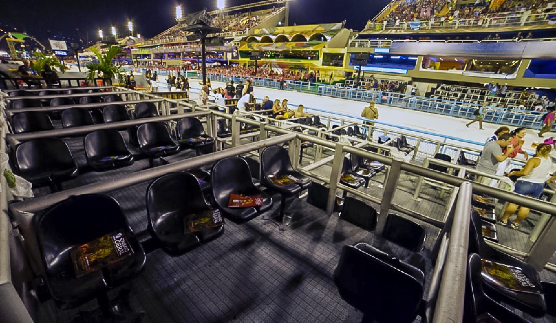 O espaço da frisa concede uma visão privilegiada para o Sambódromo - Divulgação