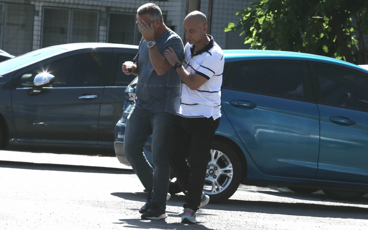 Familiares do subtenente Deilson Santiago Rodrigues, estiveram no IML para liberar o corpo da v&iacute;tima