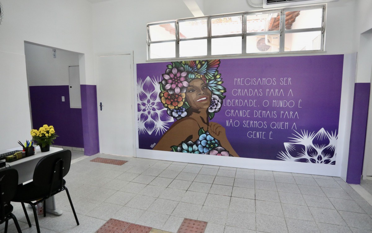 Frase de Elza Soares estampa a parede - Divulgação