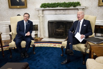 Biden fala com presidente israelense sobre drones iranianos na Ucrânia