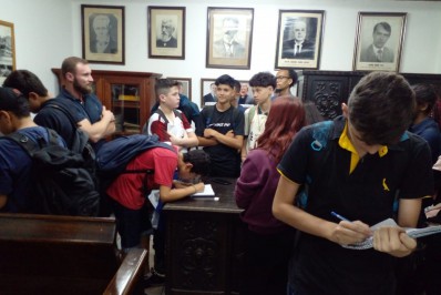 Alunos pesquisam sobre fatores históricos relativos à imigração alemã em Nova Friburgo