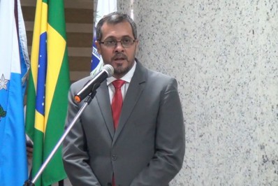 Prefeito de Rio Bonito Leandro Peixe é investigado pelo Ministério Público