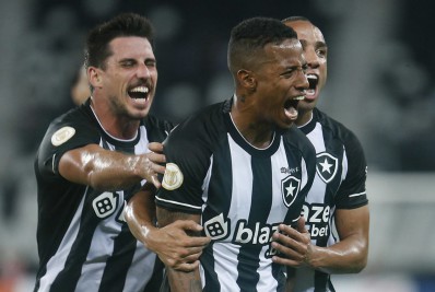 Botafogo joga bem, vence o Bragantino em casa e ganha força na luta pela Libertadores