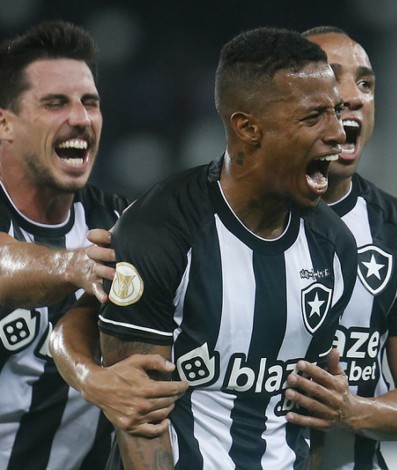 Tchê Tchê marcou o gol da vitória do Botafogo contra o Bragantino