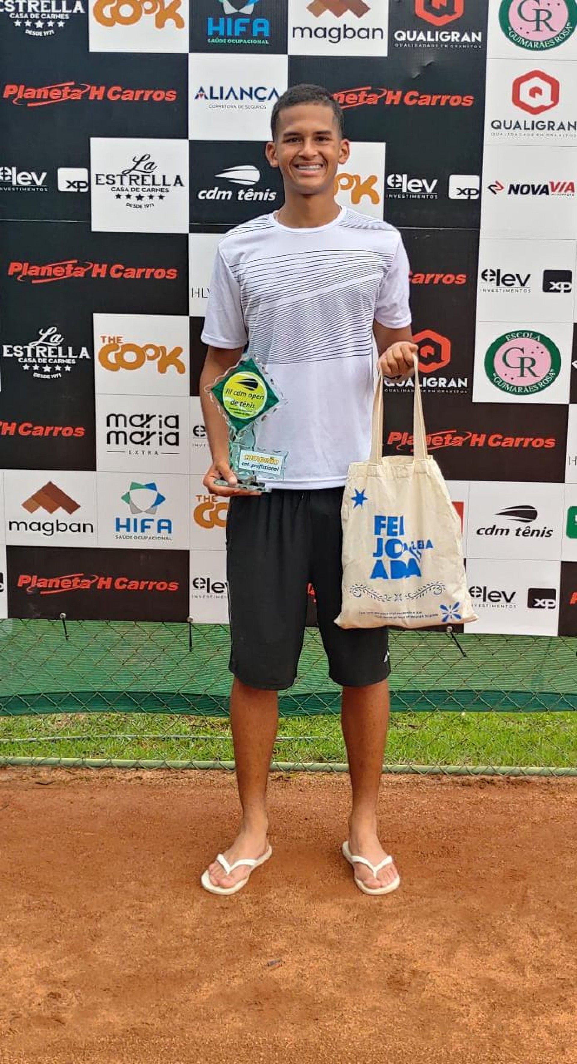 Carlos &eacute; mais um jovem beneficiado pelo Programa Bolsa Atleta de Maca&eacute;.