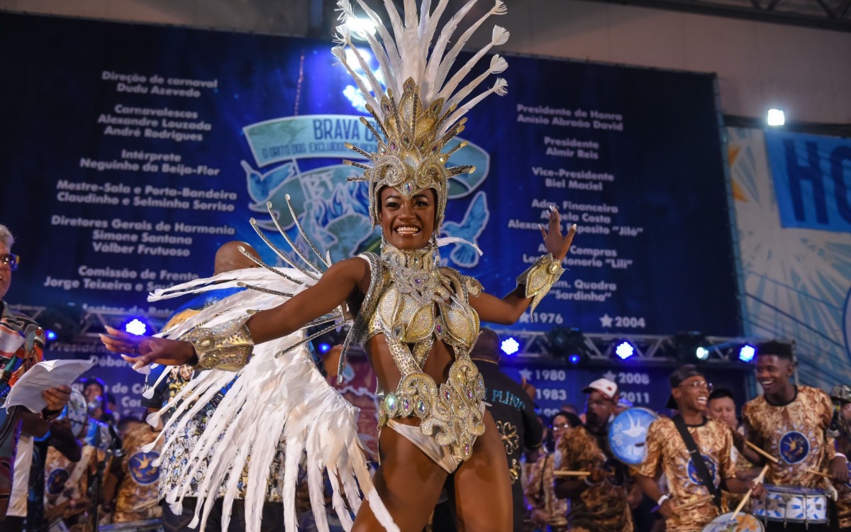 Lorena Raissa &eacute; a nova Rainha de Bateria da Beija-Flor de Nil&oacute;polis
