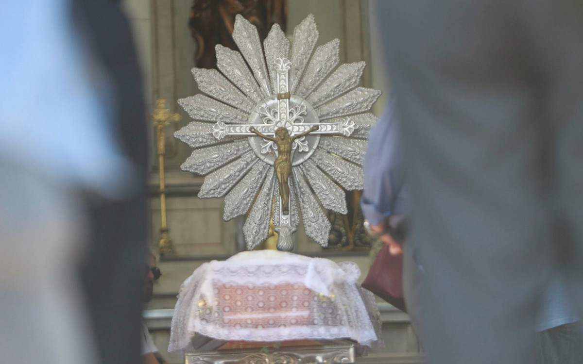 Corpo de Susana Naspolini &eacute; velado na igreja do cemit&eacute;rio S&atilde;o Jo&atilde;o Batista, na Zona Sul do Rio