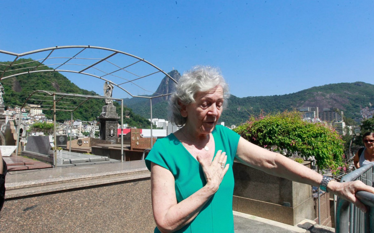 Dona Maria, m&atilde;e de Susana Naspolini, se despede da filha