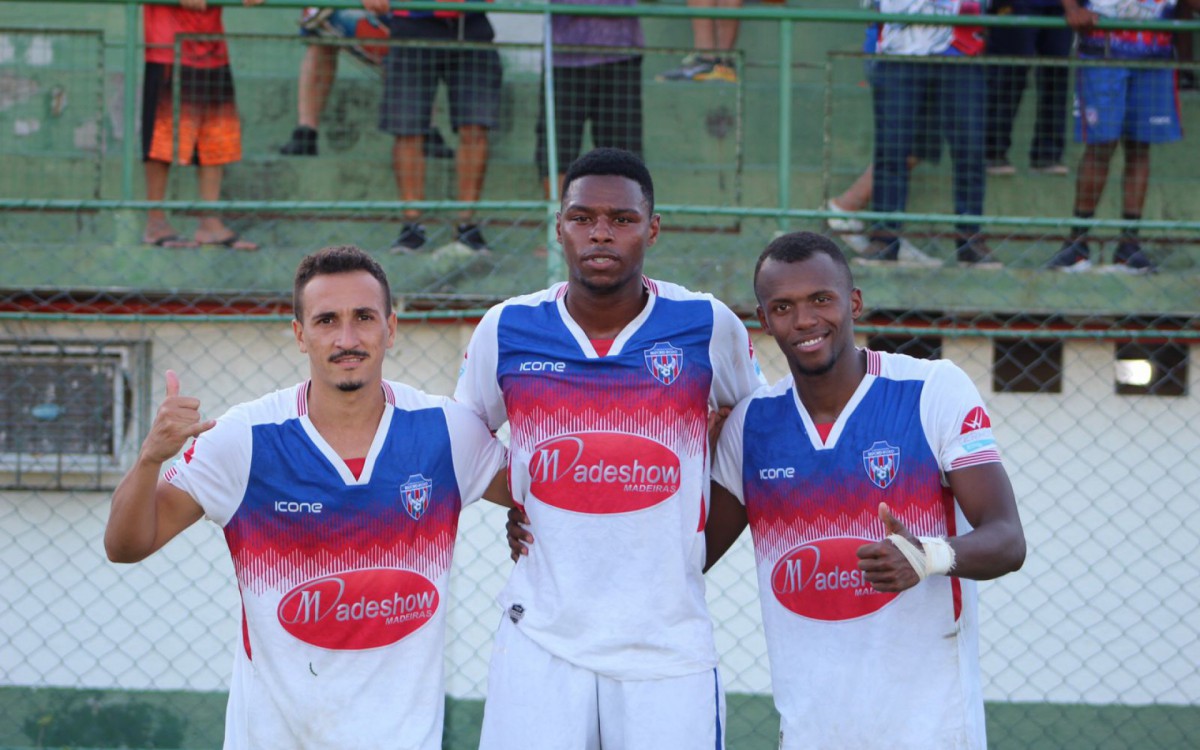 Jean Cl&aacute;udio (E), Serginho e Rafael Lucas, autores dos gols que colocaram a SE Belford Roxo na Copa Rio 2023