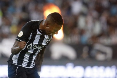 Tchê Tchê é premiado com gol em seu melhor momento no Botafogo