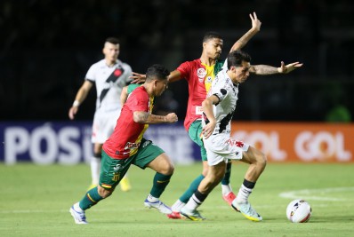 Com gol no último lance, Vasco perde para o Sampaio Corrêa e adia sonho do acesso para a Série A