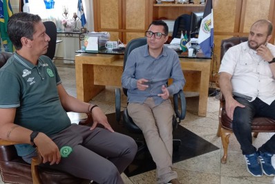 Prefeito recebe representantes do projeto 