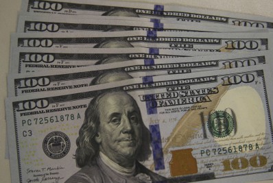 Dólar cai para R$ 5,36 com apetite por divisas emergentes