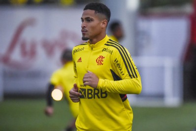 Com negativa de João Gomes, Lyon teria ido em busca de outro reforço, afirma site francês