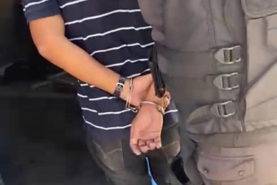 Homem é preso por importunação sexual após se masturbar em ônibus