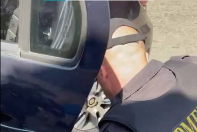 Policiais militares salvam bebê engasgado com pedaço de plástico, em Barra Mansa