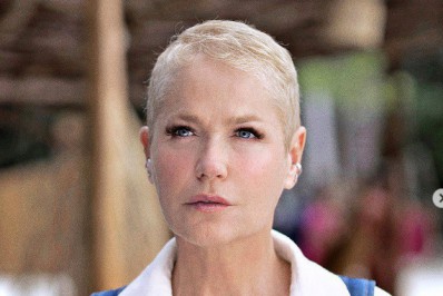 Xuxa faz crítica sobre velório de Pelé: 'Por que tem gente sorrindo?'