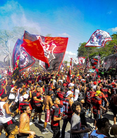 Torcida do Flamengo fez festa no embarque para Guayaquil