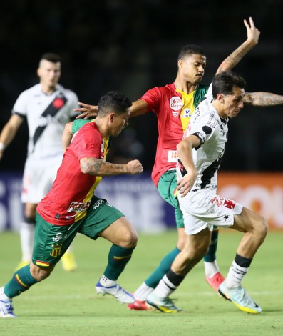 Partida entre Vasco da Gama e Sampaio Correa pelo Campeonato Brasileiro B no Estadio Sao Januario em 27 de outubro de 2022. 