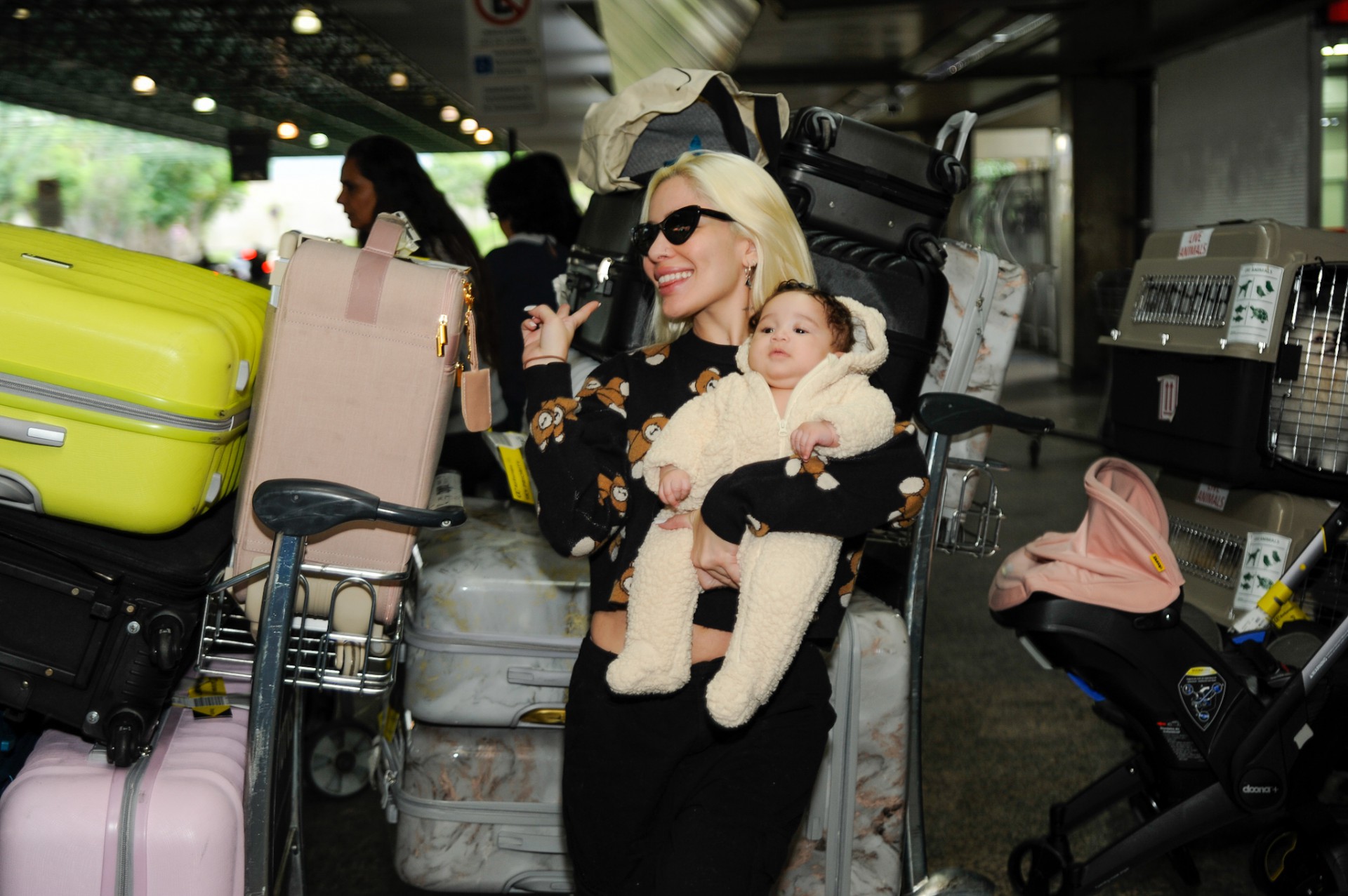 Karoline Lima desembarca em São Paulo com Cecília -  Eduardo Martins / Agnews