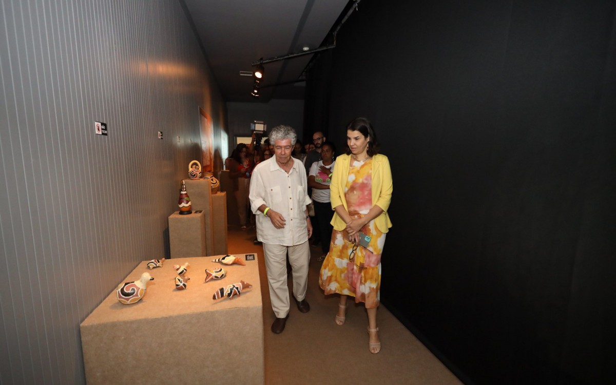 Seleção de peças de cerâmica é parte da exibição - Divulgação