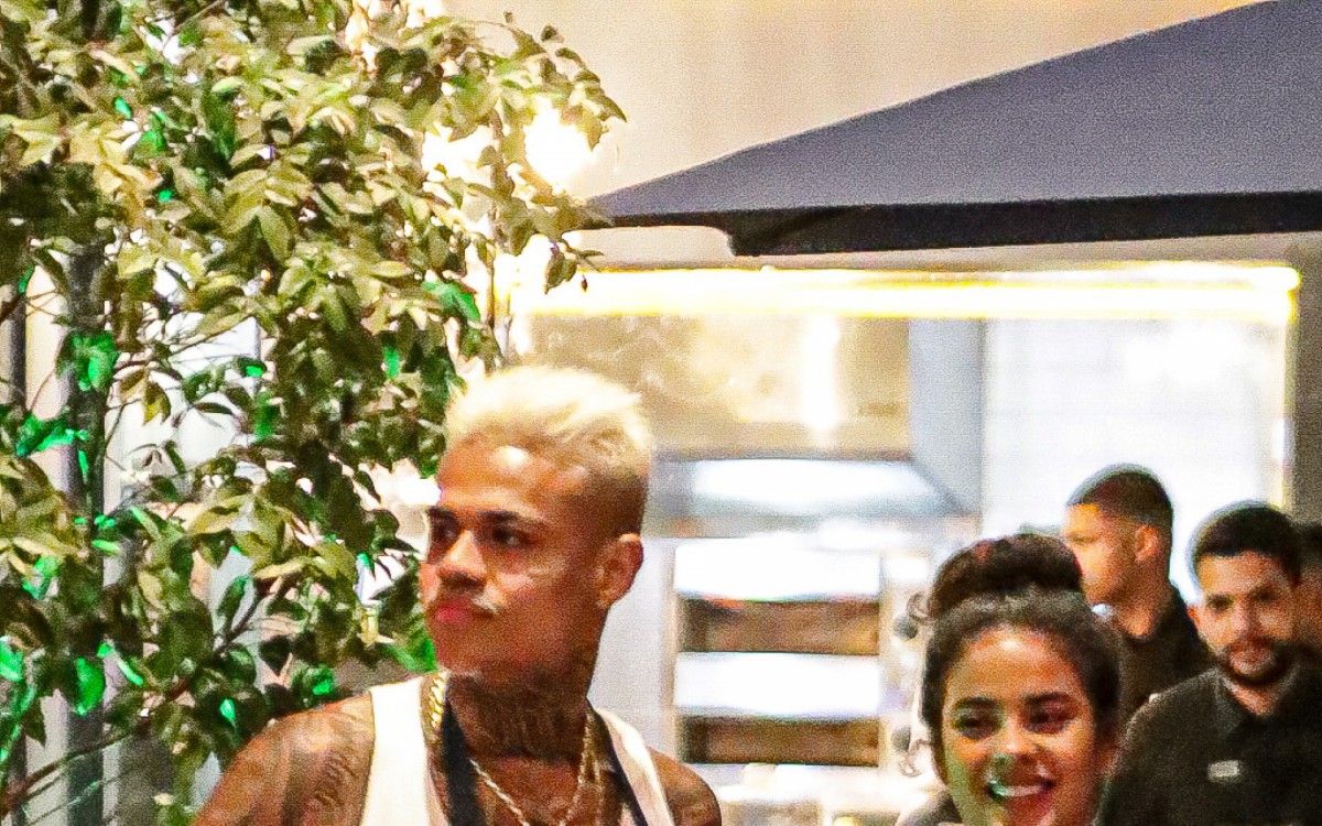 Bella Campos e MC Cabelinho s&atilde;o clicados durante passeio em shopping no Rio