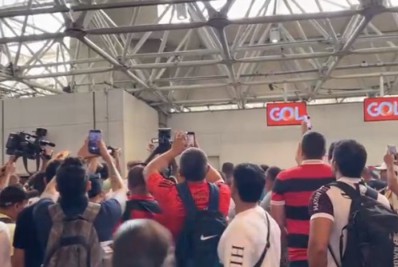 Torcedores do Flamengo não conseguem embarcar para Guayaquil e se revoltam com agência de viagens