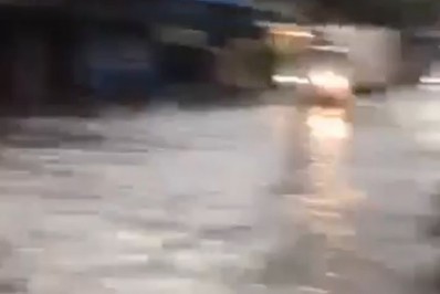 Chuva forte causa alagamentos em Duque de Caxias