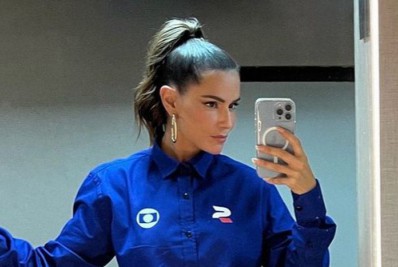 Deborah Secco faz corte ousado em uniforme do SporTV e avisa: 'Vem aí'
