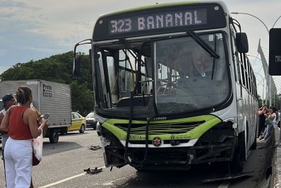 Acidente entre ônibus e nove carros deixa homem ferido na Linha Vermelha