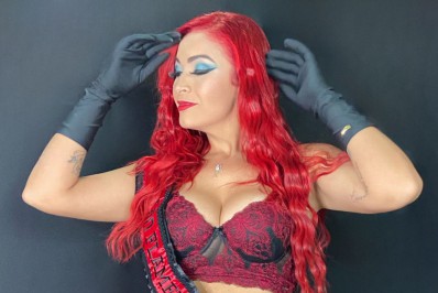 Musa do Flamengo vai repetir a simpatia e mostra opções de lingerie para a final da Libertadores