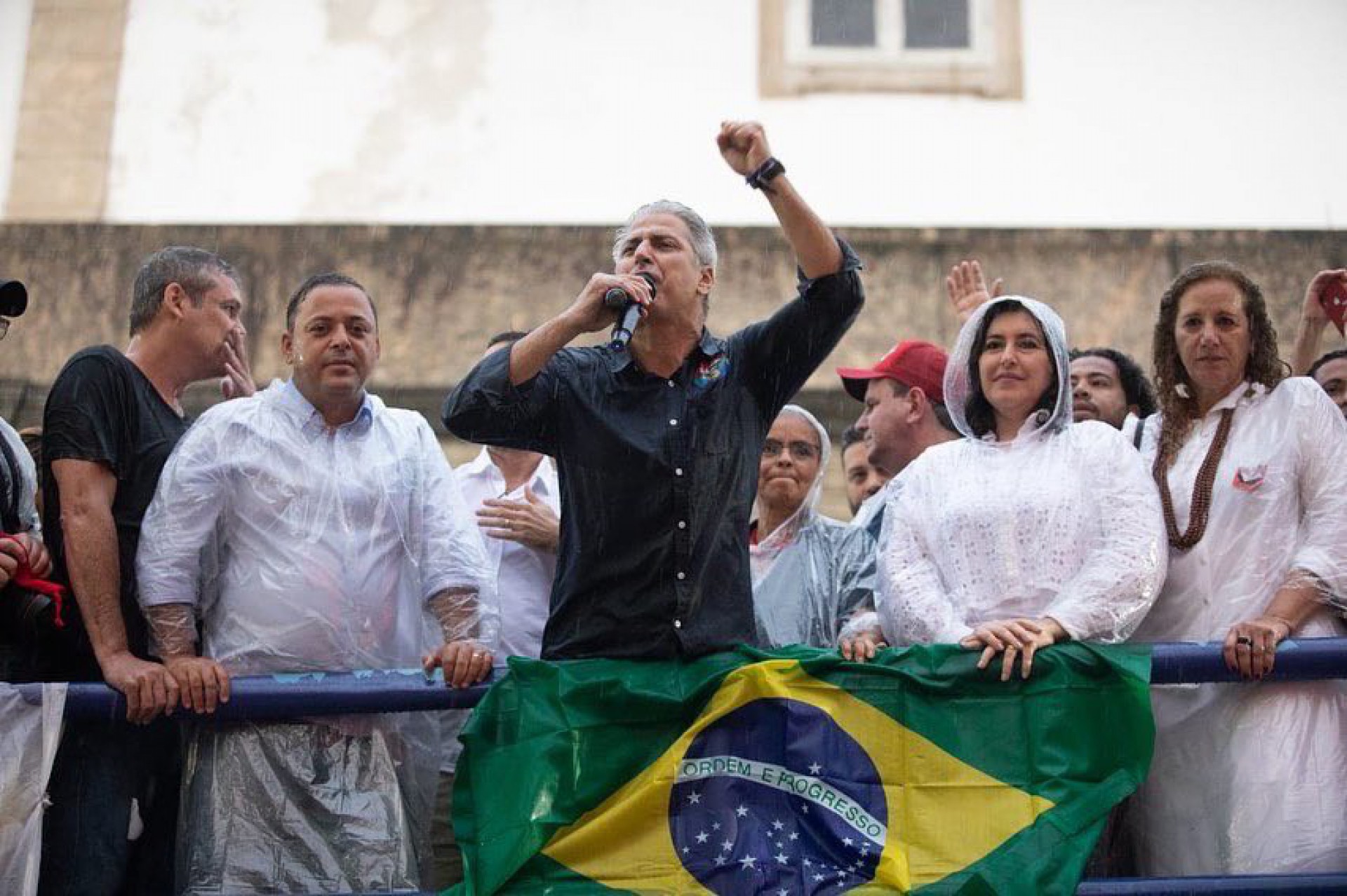 Alessandro Molon discursou em ato a favor de Lula na Candelária - Reprodução