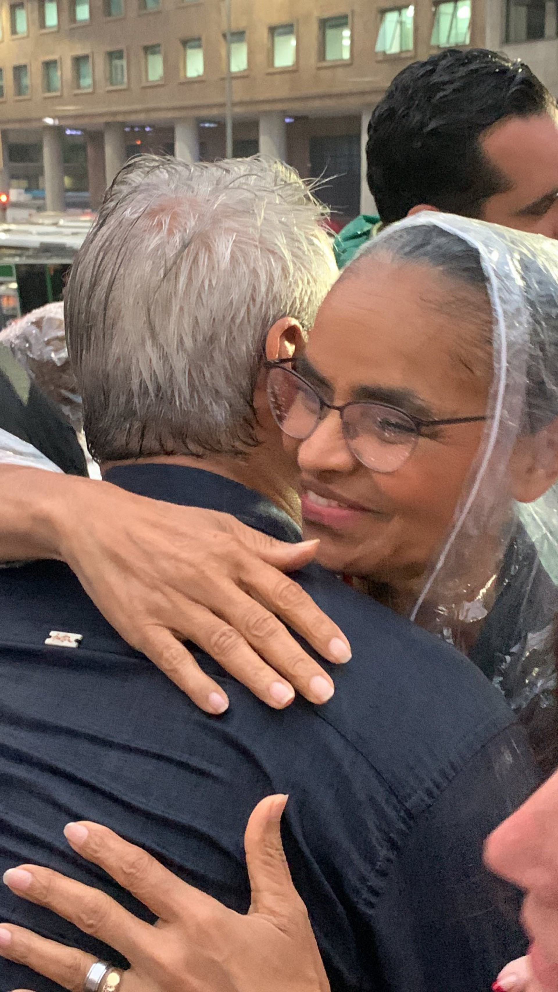 Alessandro Molon e Marina Silva em ato a favor de Lula na Candelária - Reprodução