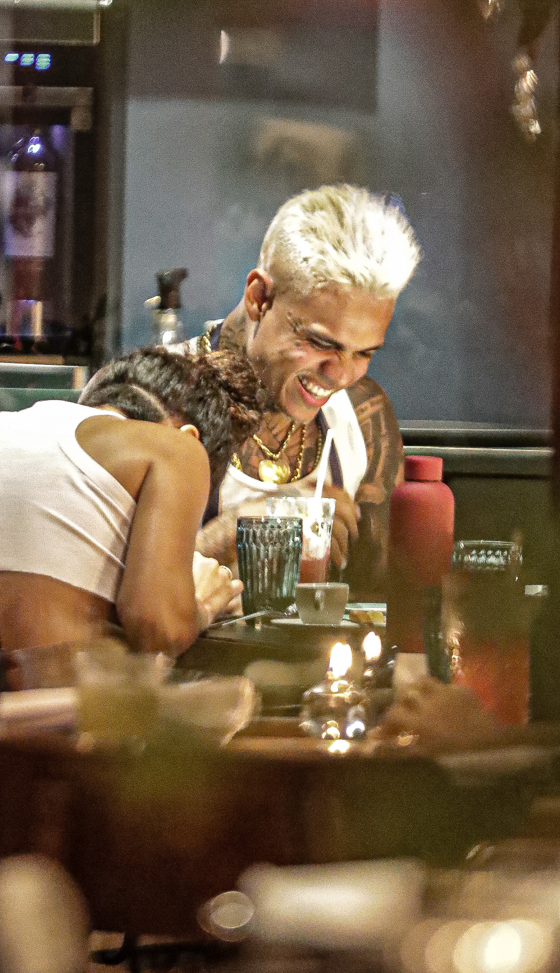 Bella Campos e MC Cabelinho são clicados durante passeio em shopping no Rio - Edson Aipim / Ag News