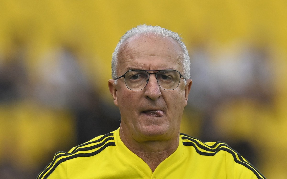 Brazil's Flamengo coach Dorival Junior gestures during the Copa Libertadores final football match between Brazilian teams Flamengo and Athletico Paranaense at the Isidro Romero Carbo Monumental Stadium in Guayaquil, Ecuador, on October 29, 2022.
Rodrigo Buendia / AFP - Rodrigo Buendia/AFP