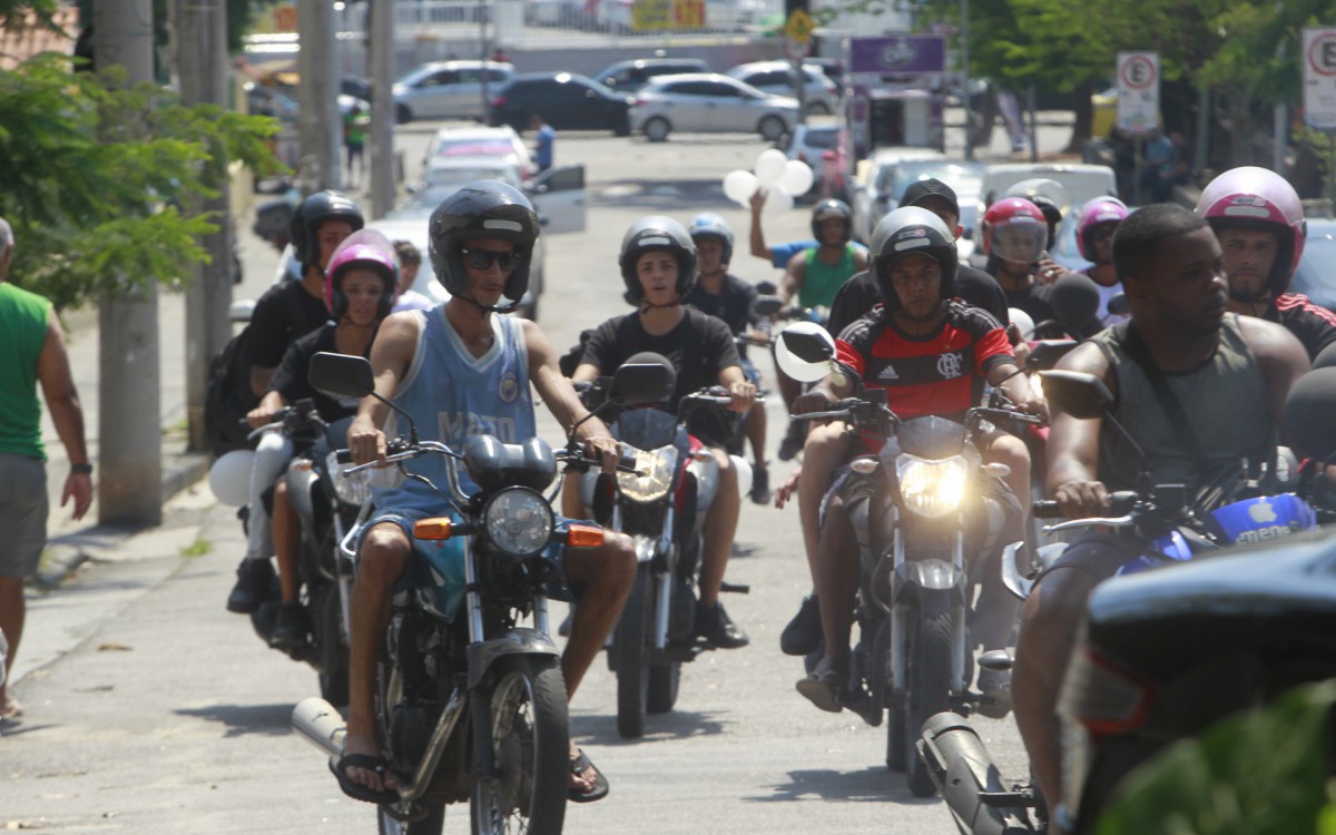 Moradores do Chapad&atilde;o fizeram um protesto sobre a morte de Lorenzo Palhinhas