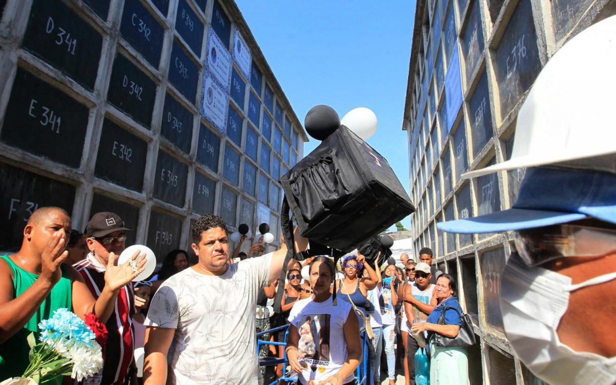 Bolsa de entregas virou símbolo de luta em relação a morte de Lorenzo Palhinhas - Reginaldo Pimenta / Agência O Dia