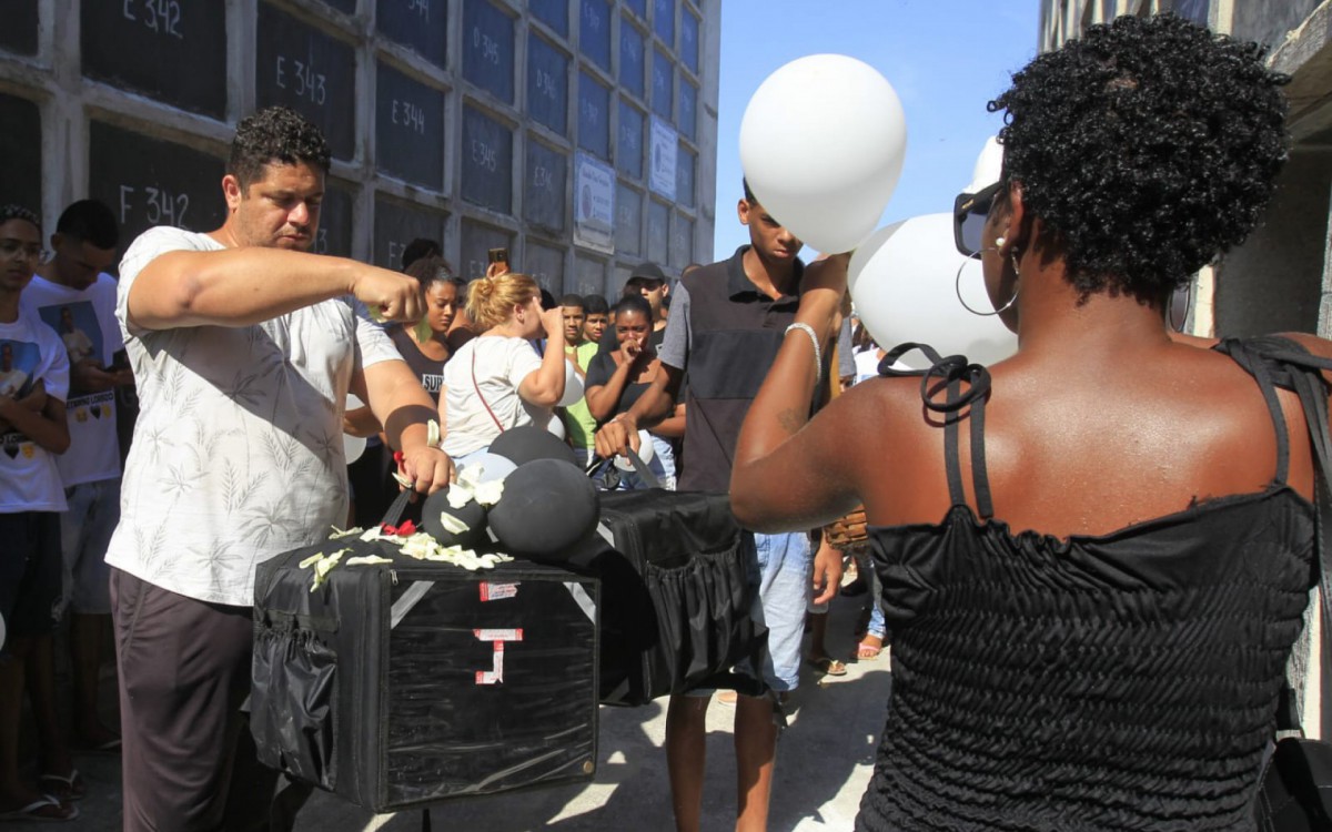 Familiares e amigos prestaram homenagens a Lorenzo Palhinhas