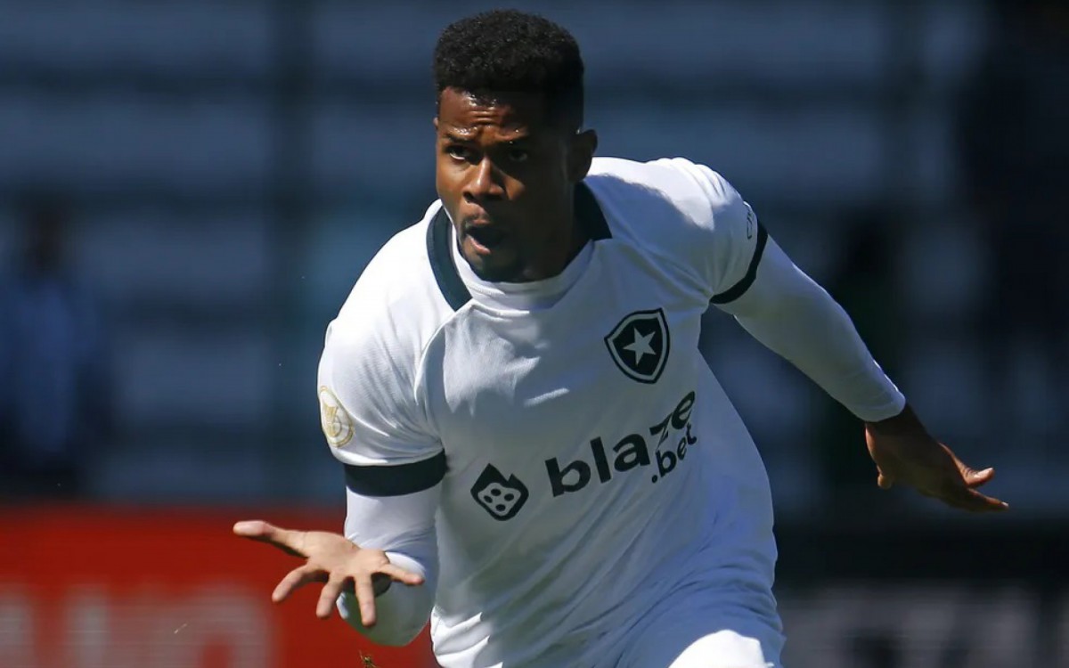 Júnior Santos possui contrato com o Botafogo até o final deste ano  - Vitor Silva/Botafogo F.R.