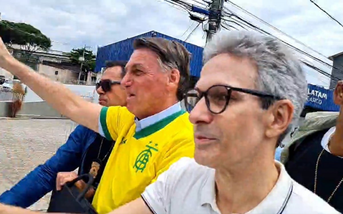 Jair Bolsonaro e o governador Romeu Zema em 'motociata' em Minas Gerais - Reprodução/Facebook