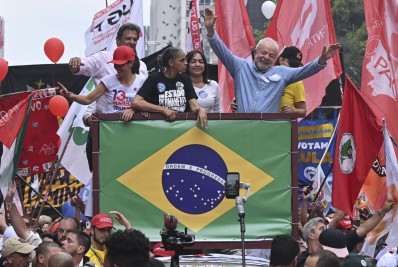 Lula realiza ato no último dia antes das eleições na Avenida Paulista