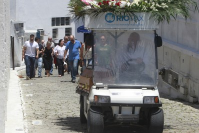 Corpo de biólogo morto na Zona Norte é enterrado