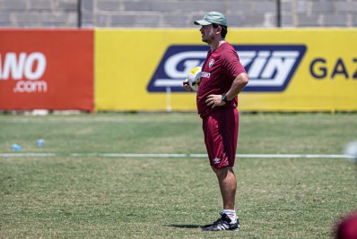 Com lesão de Calegari, Diniz volta a ter problema com escalação do Fluminense