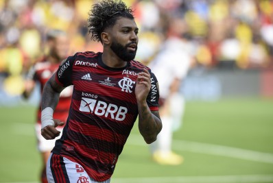 Neto cita gols de Gabigol em finais de Libertadores para criticar Tite
