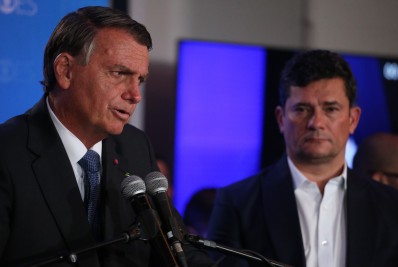 Bolsonaro se irrita com pergunta e deixa coletiva, após debate