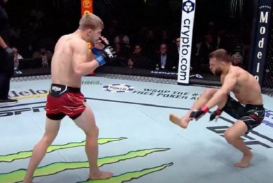 UFC Vegas 63 tem vitória de Arnold Allen na luta principal e show de brasileiro