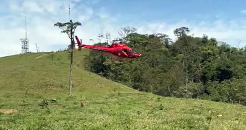 Bombeiros encontram corpo de homem que saltou de parapente em Itaguaí