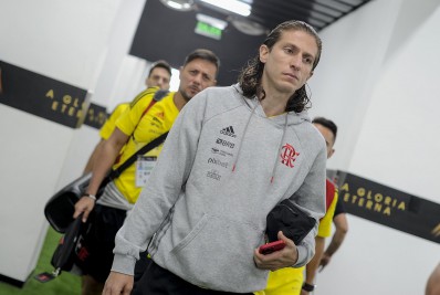 Na chegada do Flamengo ao estádio, Filipe Luís admite ansiedade: 'Chegou o grande momento'