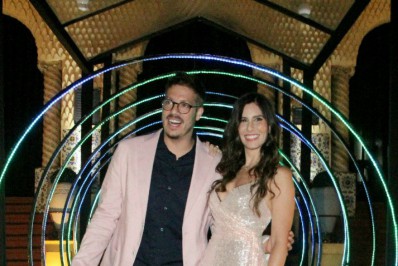 Fábio Porchat e esposa comemoram aniversário de casamento com festão no Rio